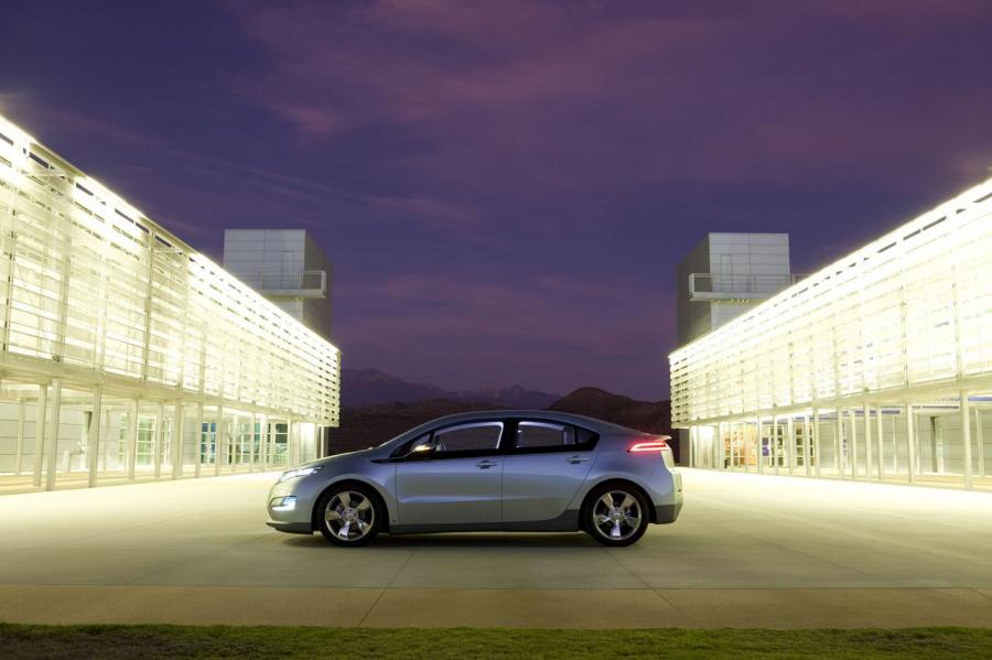  Chevrolet Volt 2011 года  (фото 18 из 356)